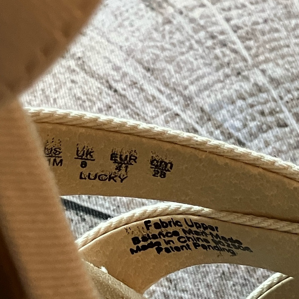 Like new size 11 Lifestride Lucky heeled sandal - Picture 7 of 9